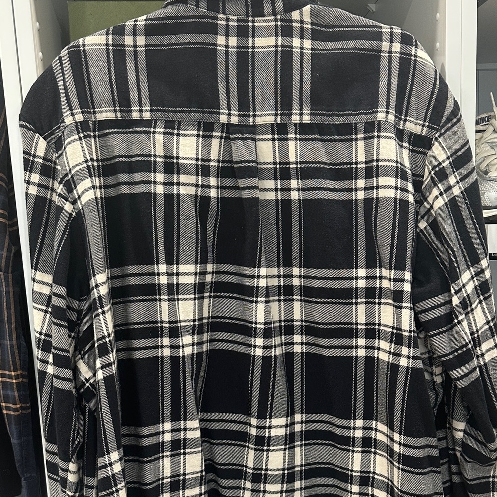 GAP Monochrome Plaid Button-Up Shirt - Picture 3 of 4